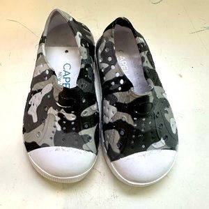 Never worn sz6 water shoes